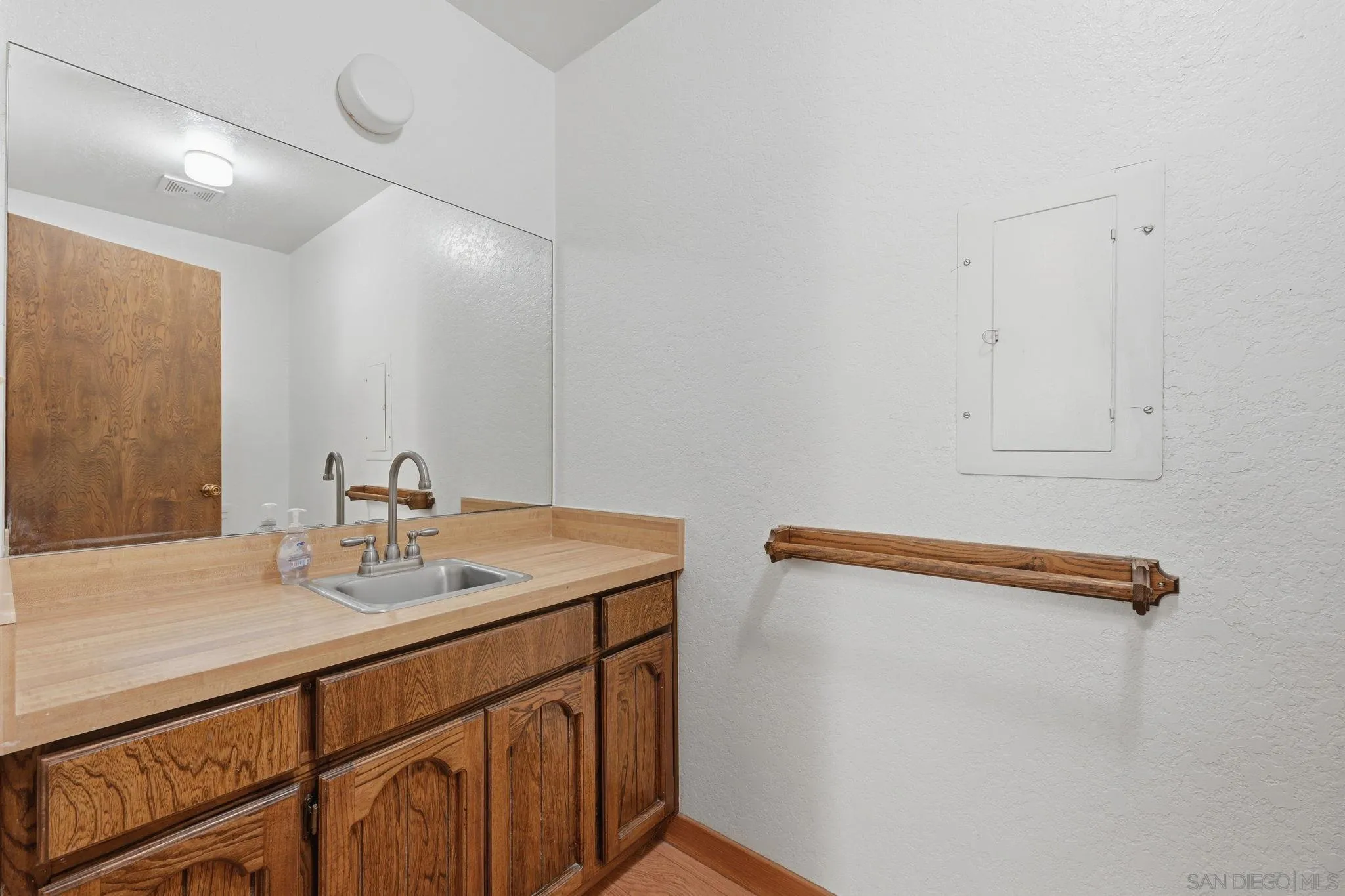 19525 Casner Road Ramona, CA 92065 - Photo 42 of 73 Half Bathroom