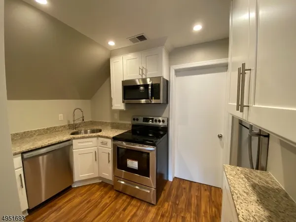 $1,800 | 65 May Street, Hawthorne, NJ 07506