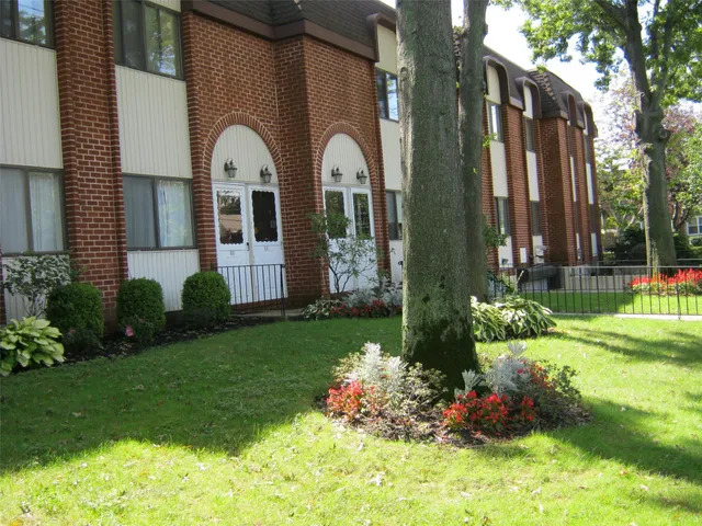 $3,895 | 731 Chestnut Street, Cedarhurst, NY 11516