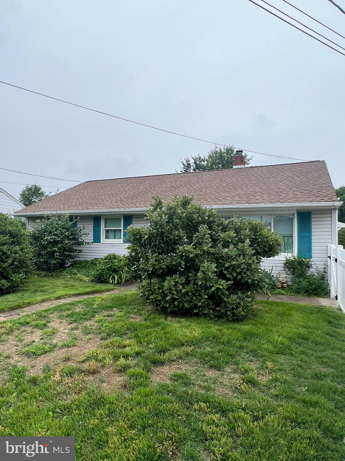 44 Midway Lane Bellmawr, NJ 08031 - Photo 3 of 28 a front view of a house with garden