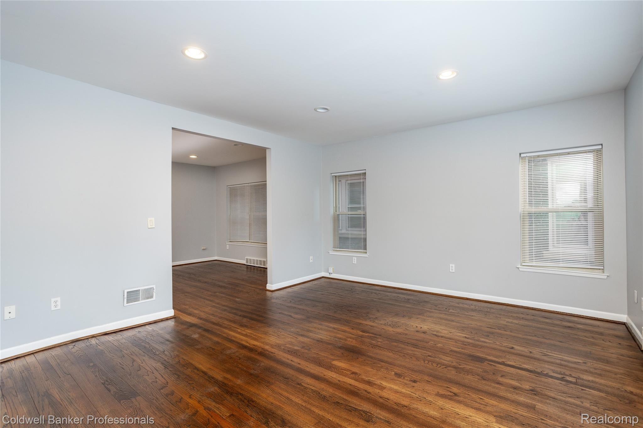 962 Nottingham Road, Unit 964 Grosse Pointe, MI 48230 - Photo 7 of 19 962 Nottingham L0001.jpg