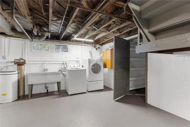 $240,000 | 841 Highland Road, Sharon, PA 16146