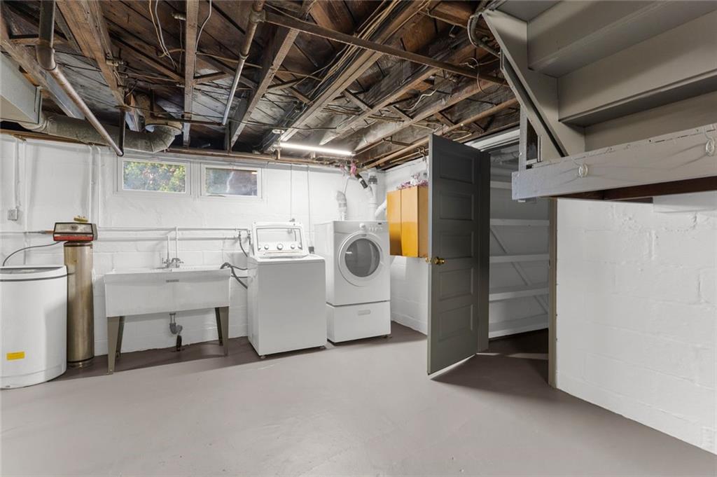841 Highland Road Sharon, PA 16146 - Photo 29 of 39 a utility room with cabinets