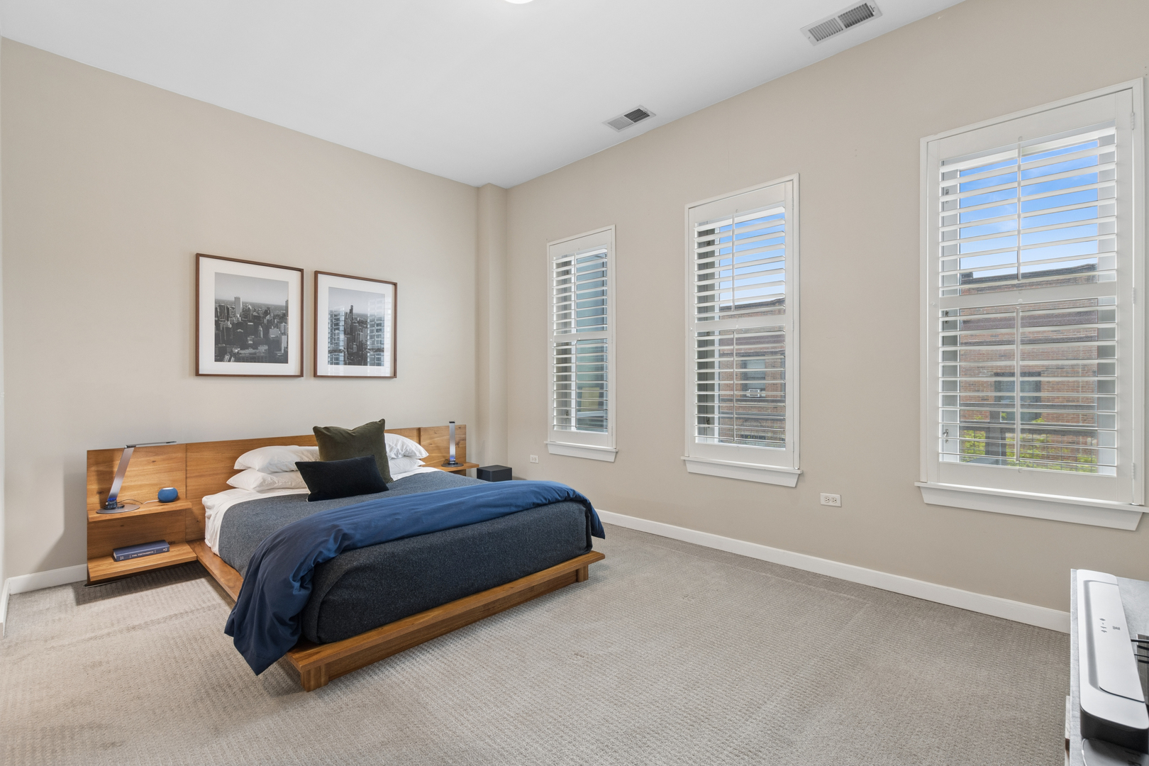 3920 North Sheridan Road, Unit 301 Chicago, IL 60613 - Photo 16 of 29 Gallery Image 16
