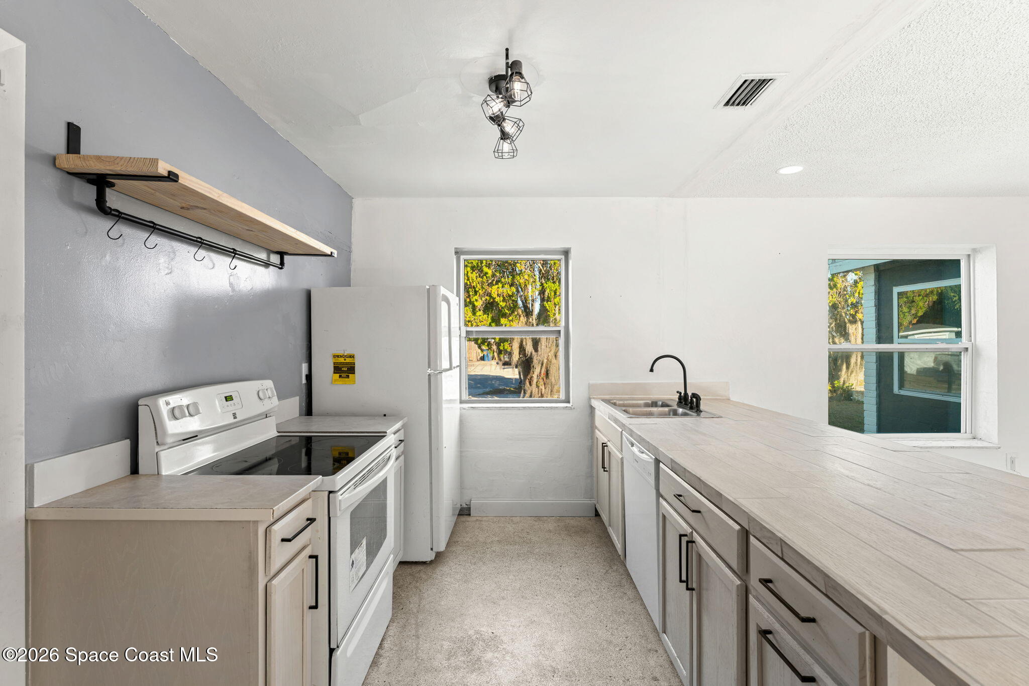 1049 Cabot Drive Northeast Palm Bay, FL 32905 - Photo 16 of 43 DSC09189