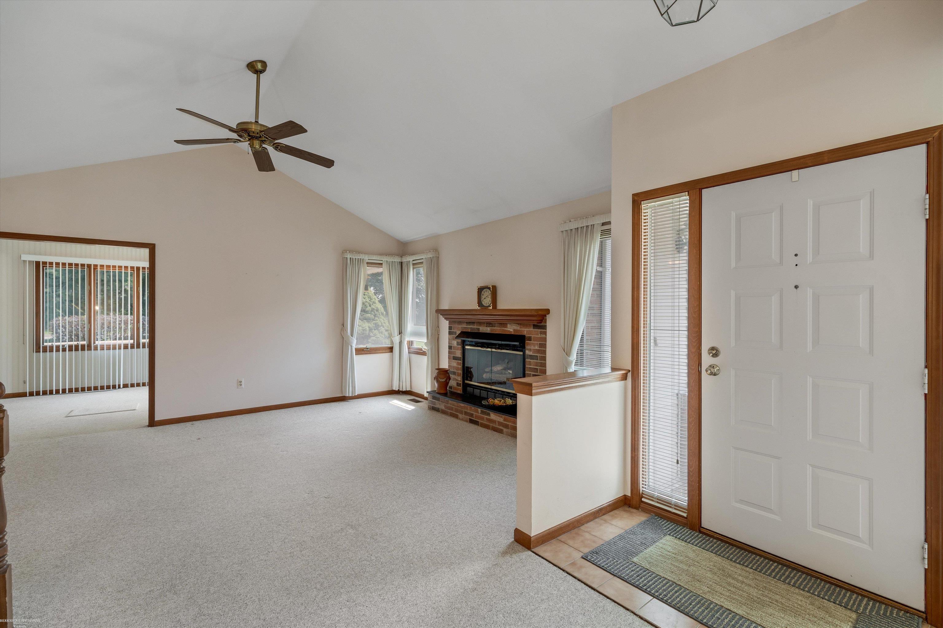 323 Mae Court Romeo, MI 48065 - Photo 3 of 34