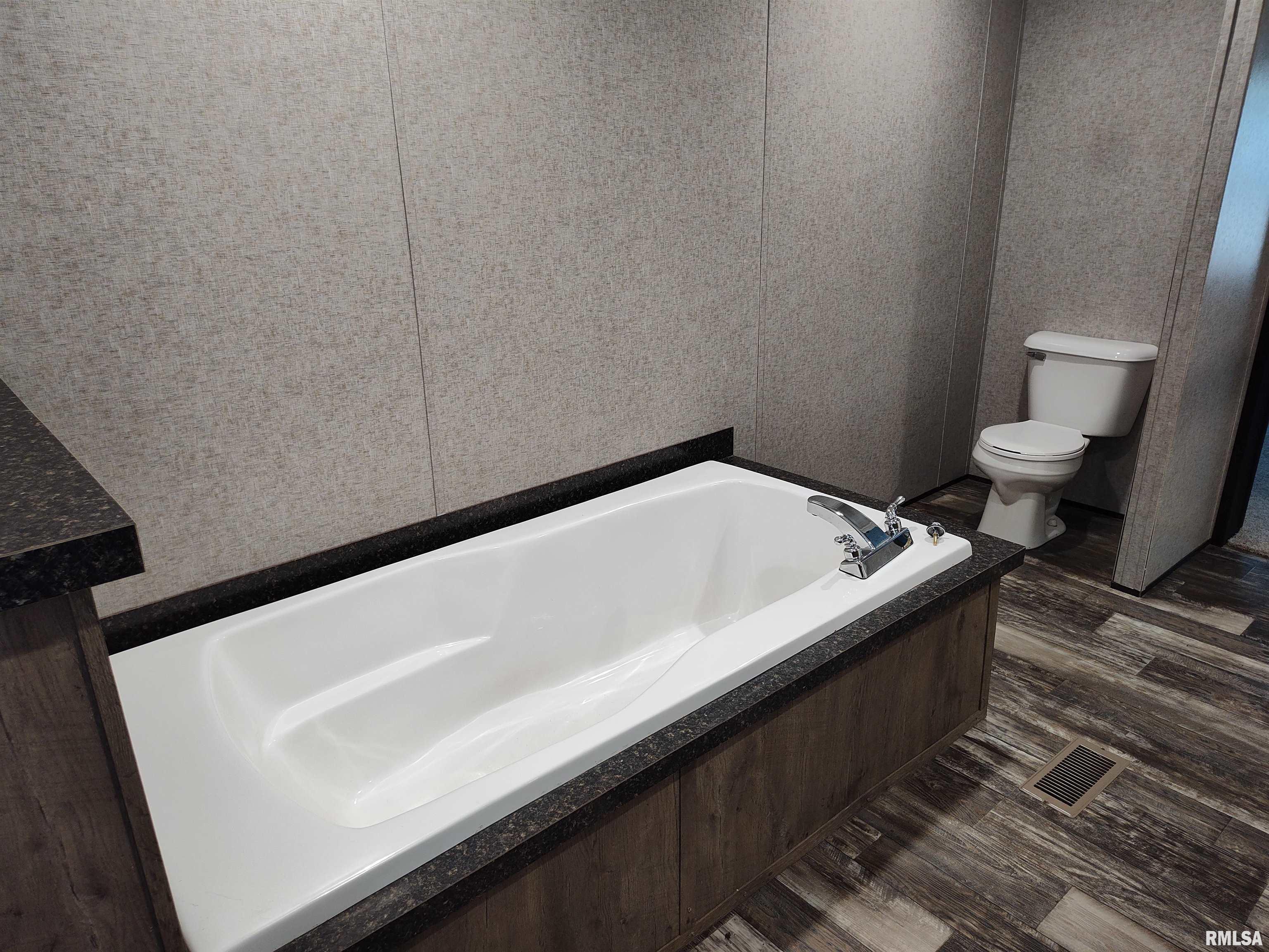 1207 Southwest 6th Street Fairfield, IL 62837 - Photo 13 of 24