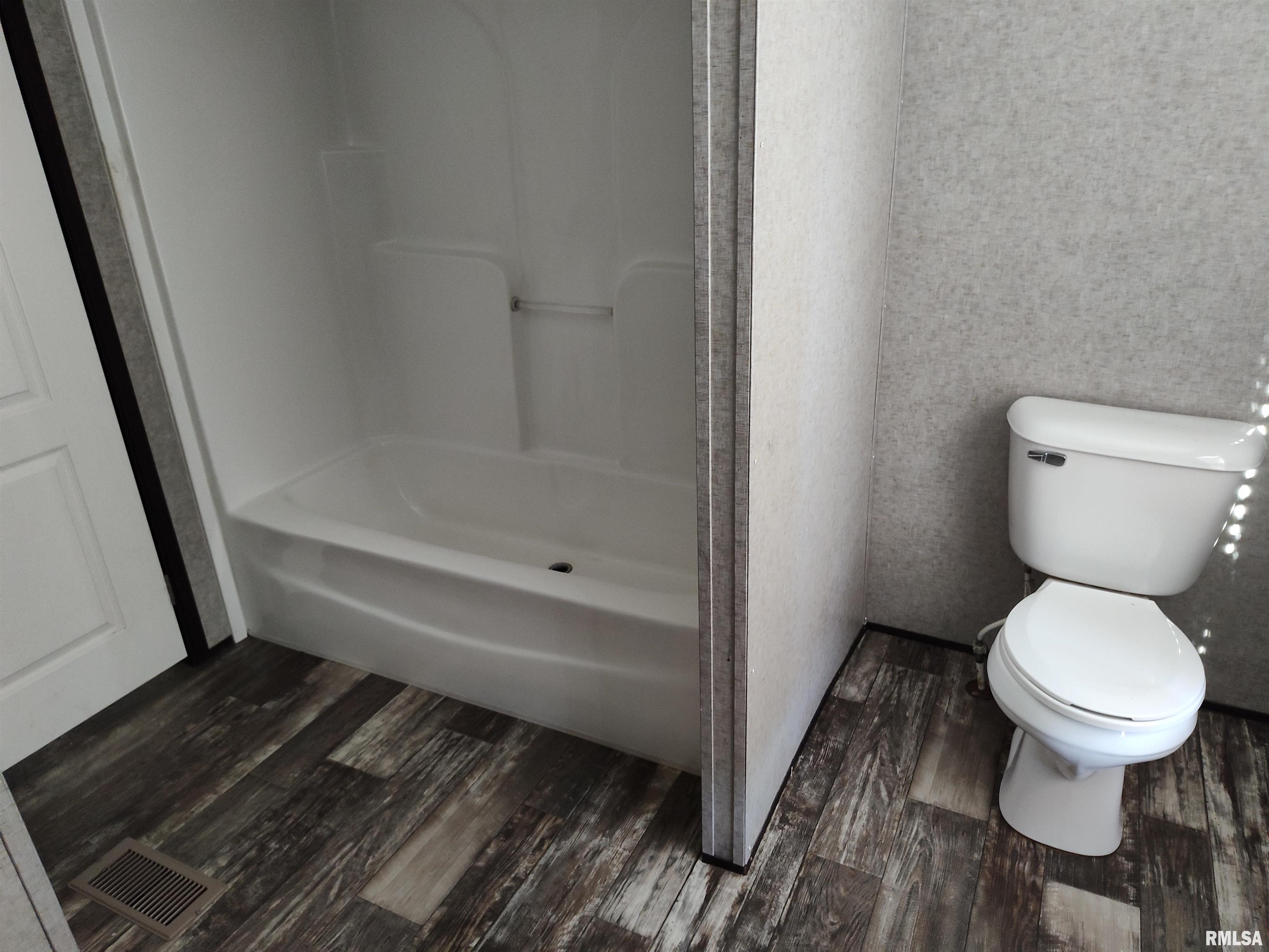 1207 Southwest 6th Street Fairfield, IL 62837 - Photo 19 of 24