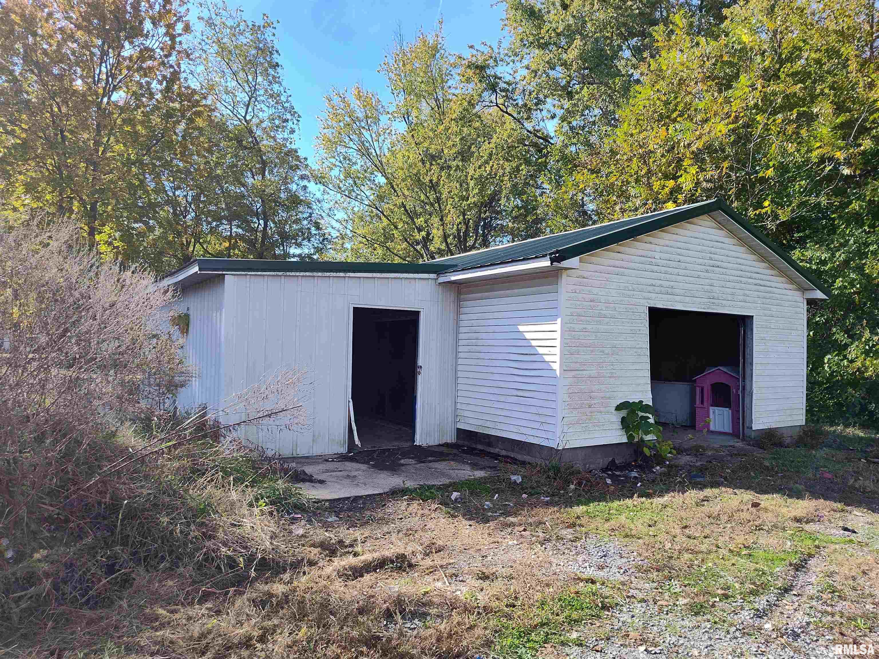 1207 Southwest 6th Street Fairfield, IL 62837 - Photo 6 of 24