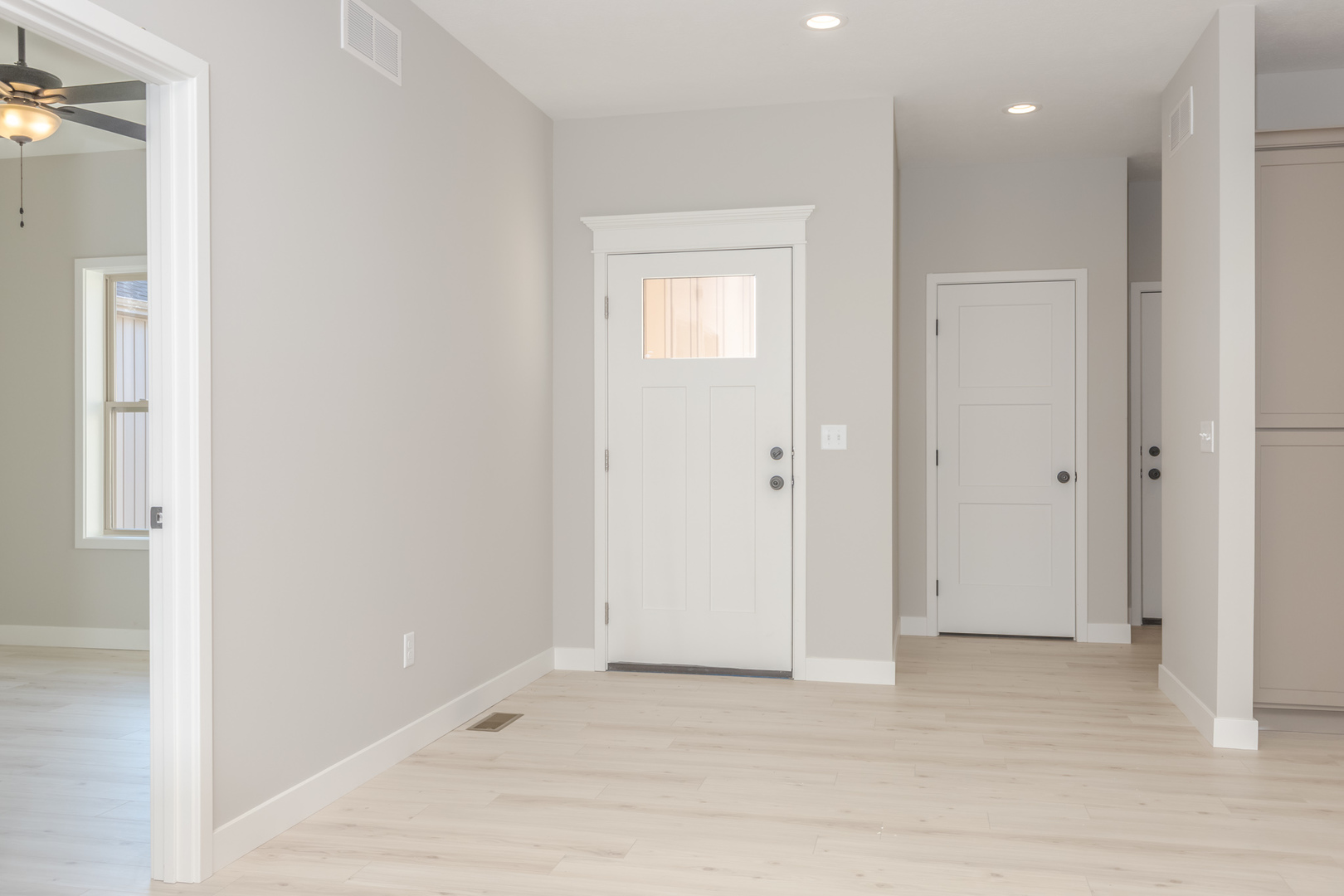 1908 Dunraven Road Bloomington, IL 61704 - Photo 6 of 27 Gallery Image 6