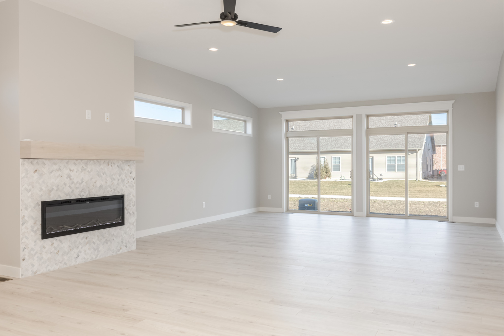 1908 Dunraven Road Bloomington, IL 61704 - Photo 9 of 27 Gallery Image 9
