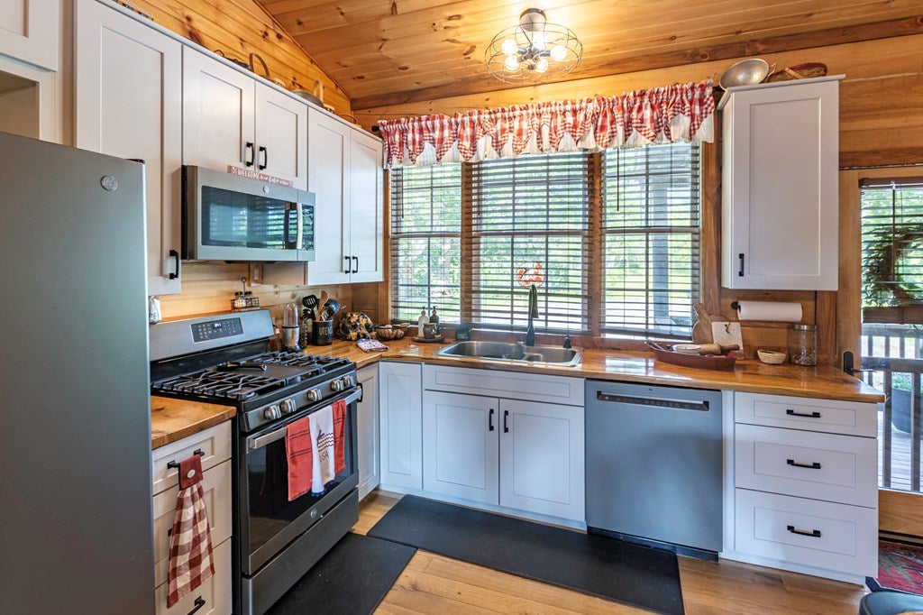 1029 York Ridge Road Mouth Of Wilson, VA 24363 - Photo 24 of 44 Gallery Image 24