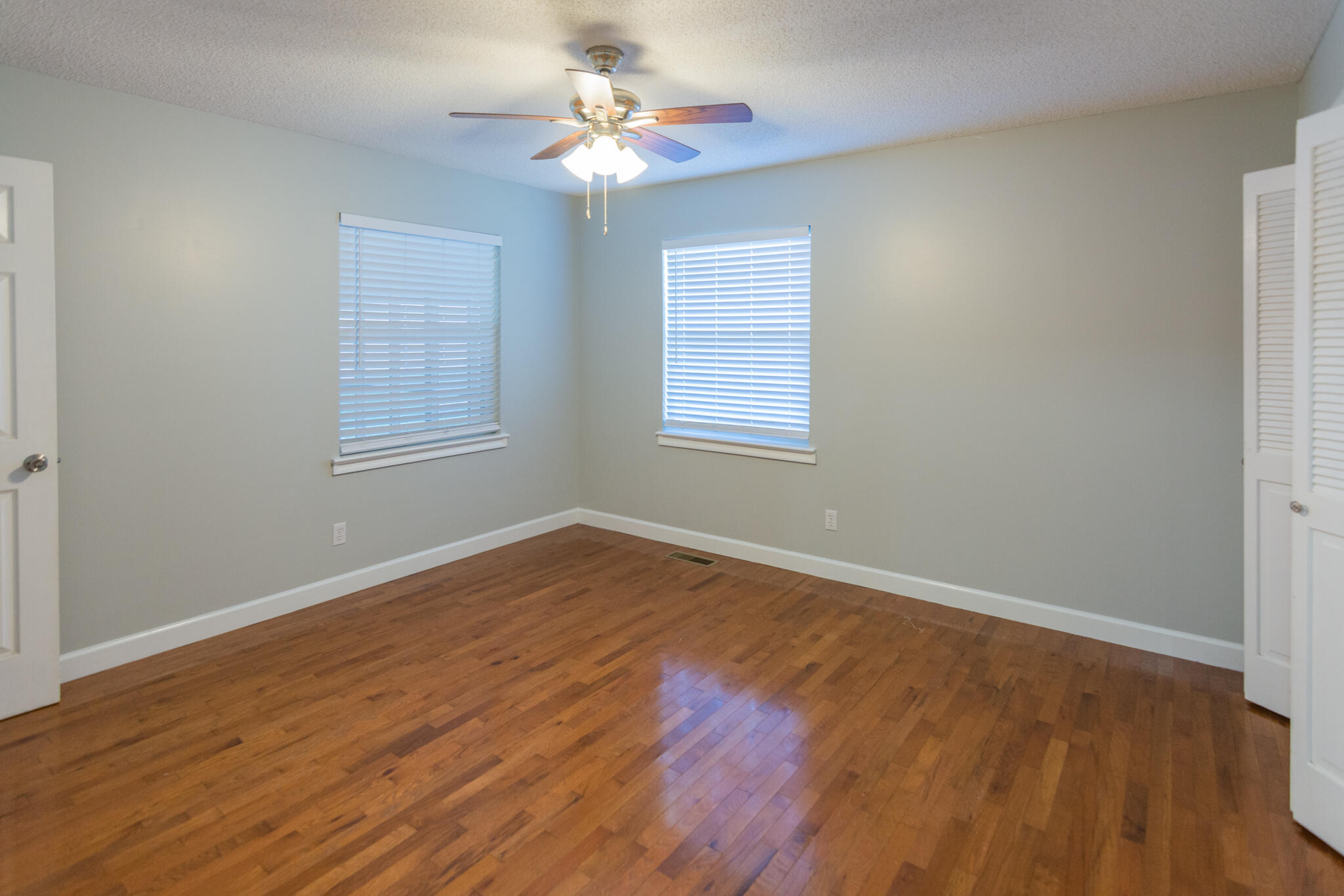 718 Lullwater Road Red Bank, TN 37405 - Photo 17 of 32 718LullwaterDr-24