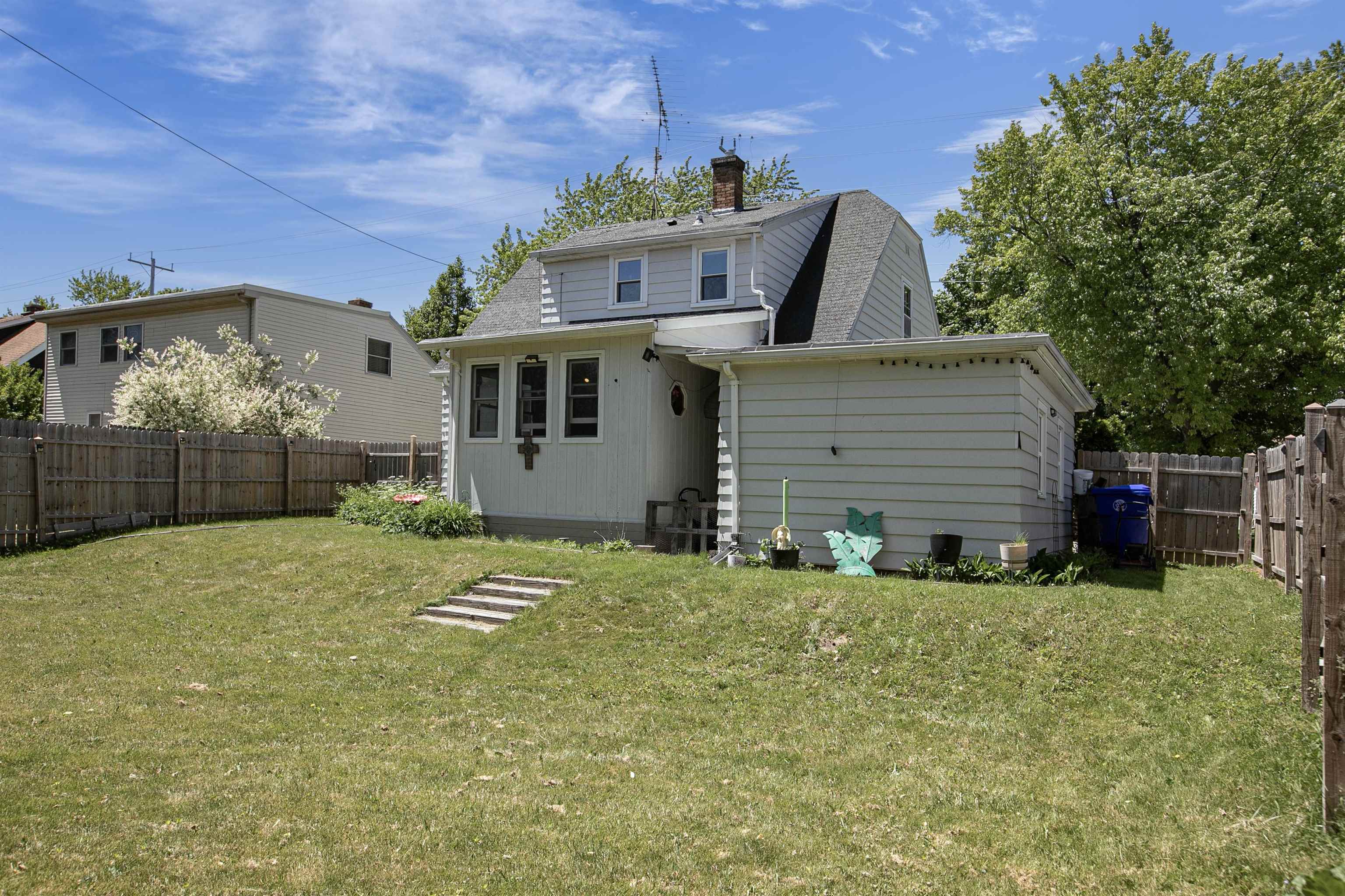 1738 North Erb Street Appleton, WI 54911 - Photo 3 of 38
