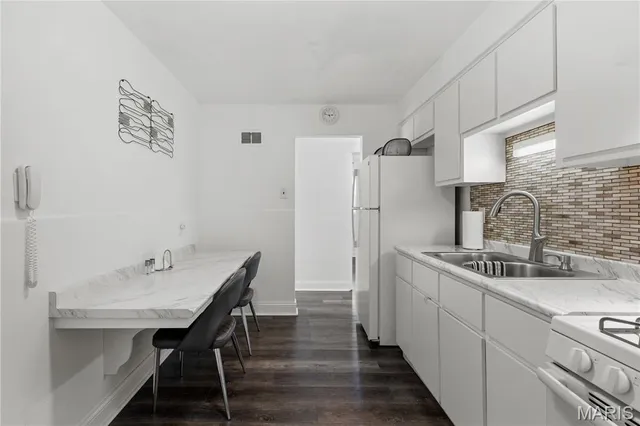 $215,000 | 7155 Willow Tree Lane, St. Louis, MO 63130