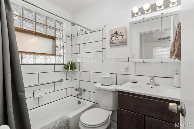 $215,000 | 7155 Willow Tree Lane, St. Louis, MO 63130