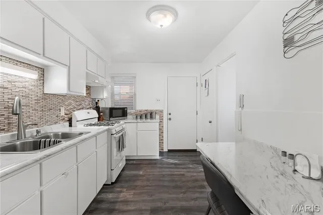 $215,000 | 7155 Willow Tree Lane, St. Louis, MO 63130