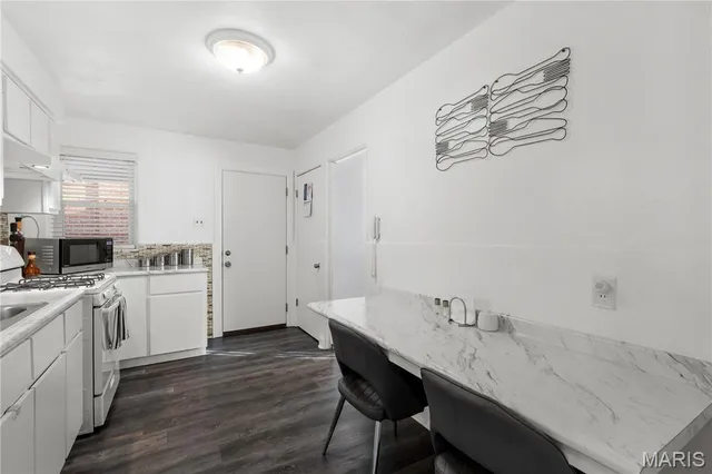 $215,000 | 7155 Willow Tree Lane, St. Louis, MO 63130