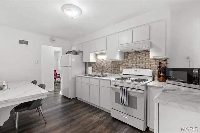 $215,000 | 7155 Willow Tree Lane, St. Louis, MO 63130