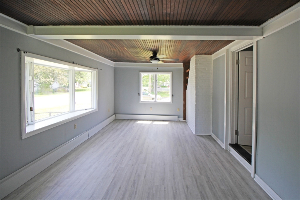 1 Stratford Road Holyoke, MA 01040 - Photo 11 of 26