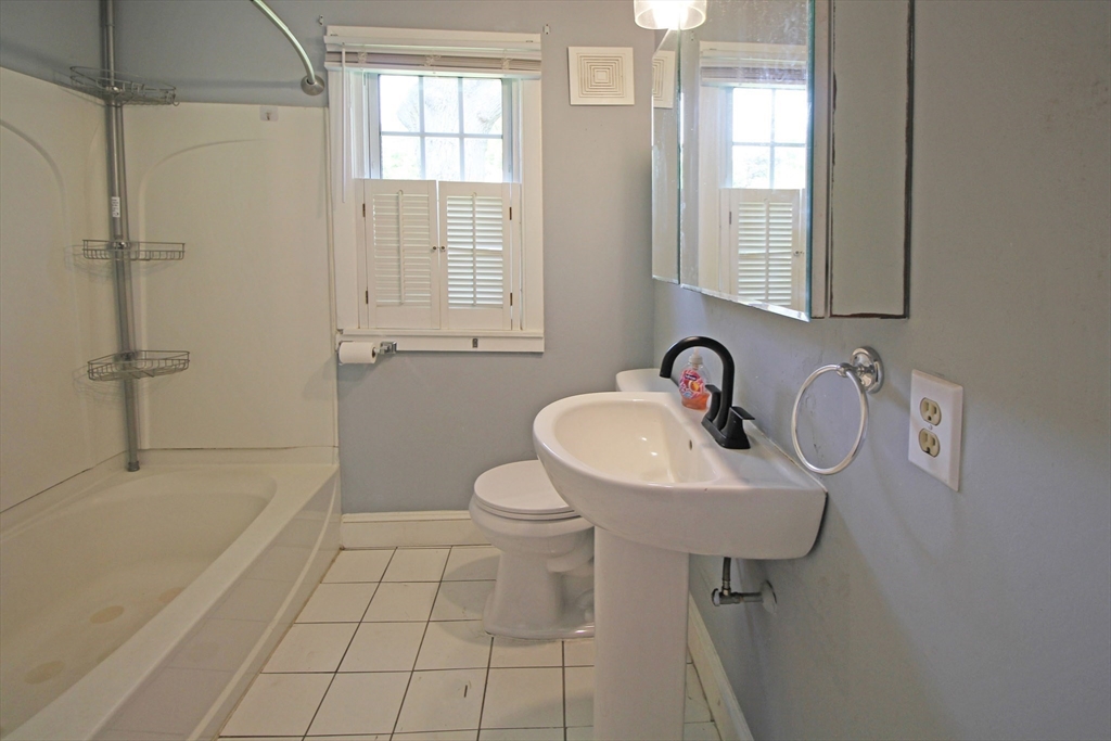 1 Stratford Road Holyoke, MA 01040 - Photo 17 of 26