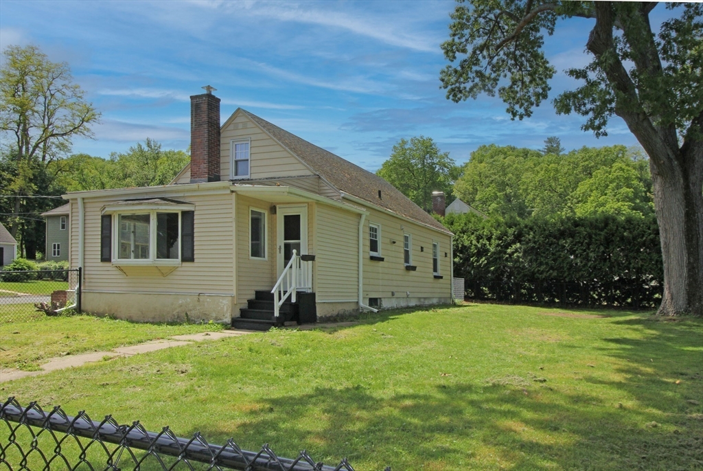 1 Stratford Road Holyoke, MA 01040 - Photo 22 of 26