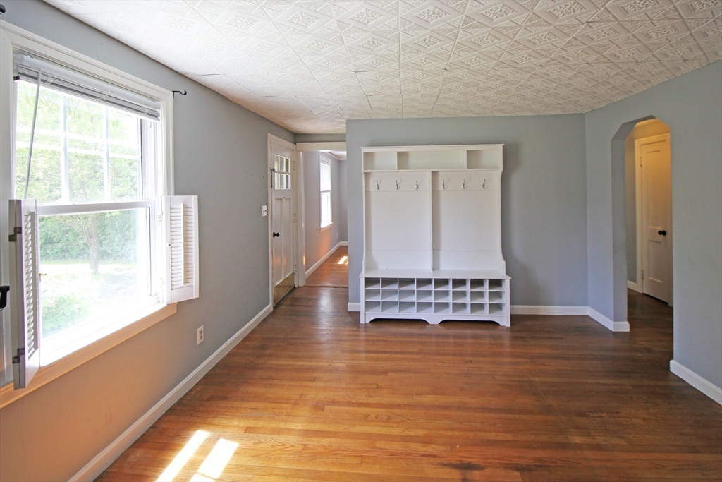 1 Stratford Road Holyoke, MA 01040 - Photo 5 of 26