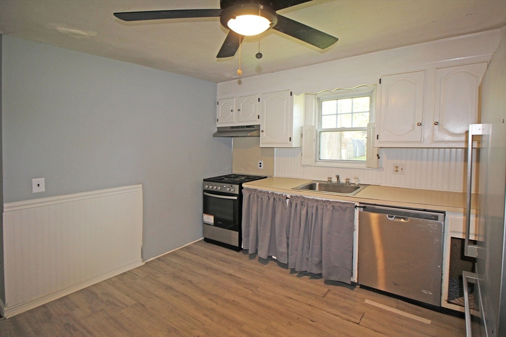 1 Stratford Road Holyoke, MA 01040 - Photo 8 of 26