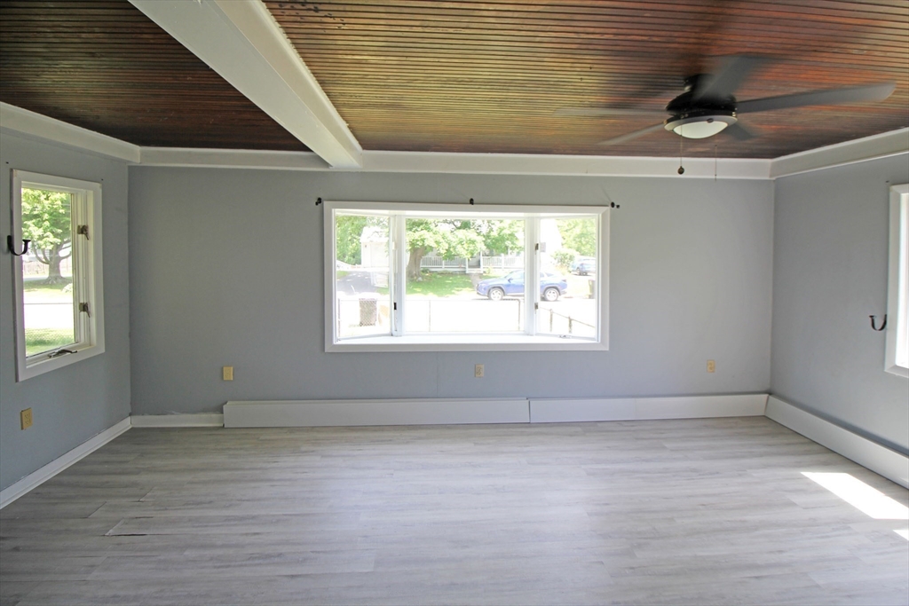 1 Stratford Road Holyoke, MA 01040 - Photo 9 of 26