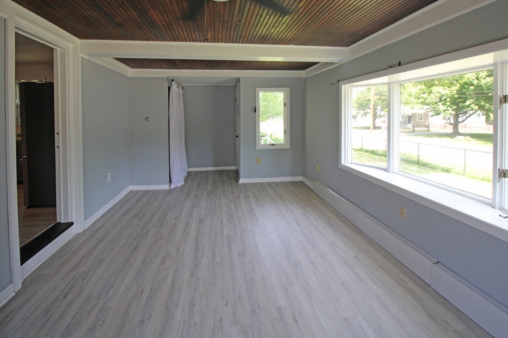 1 Stratford Road Holyoke, MA 01040 - Photo 10 of 26