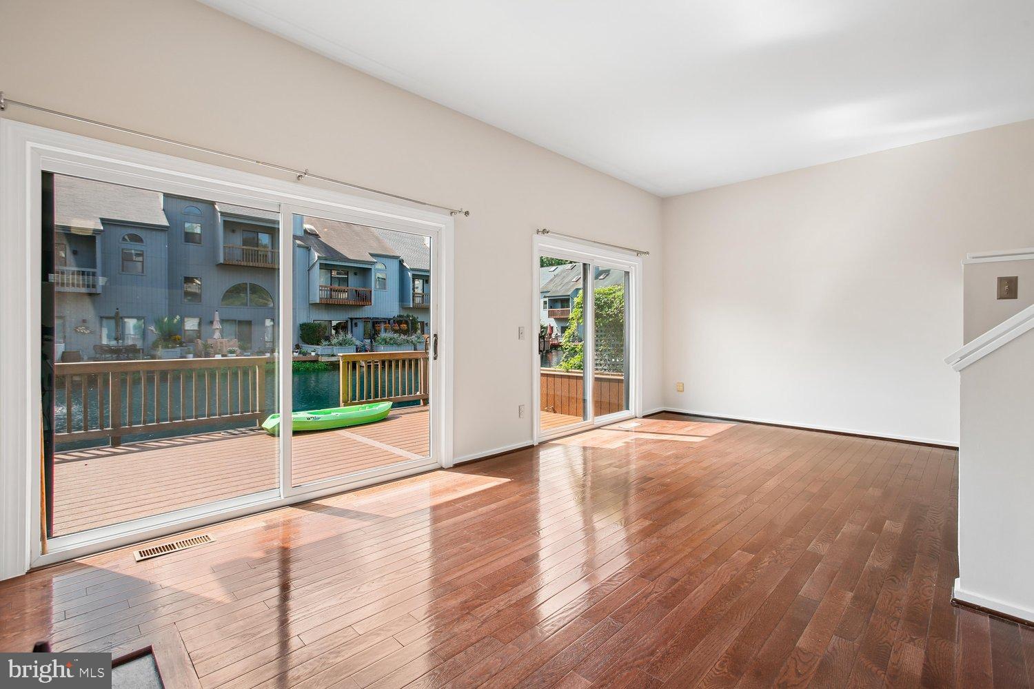 11115 Timberhead Court Reston, VA 20191 - Photo 16 of 88 Living Room