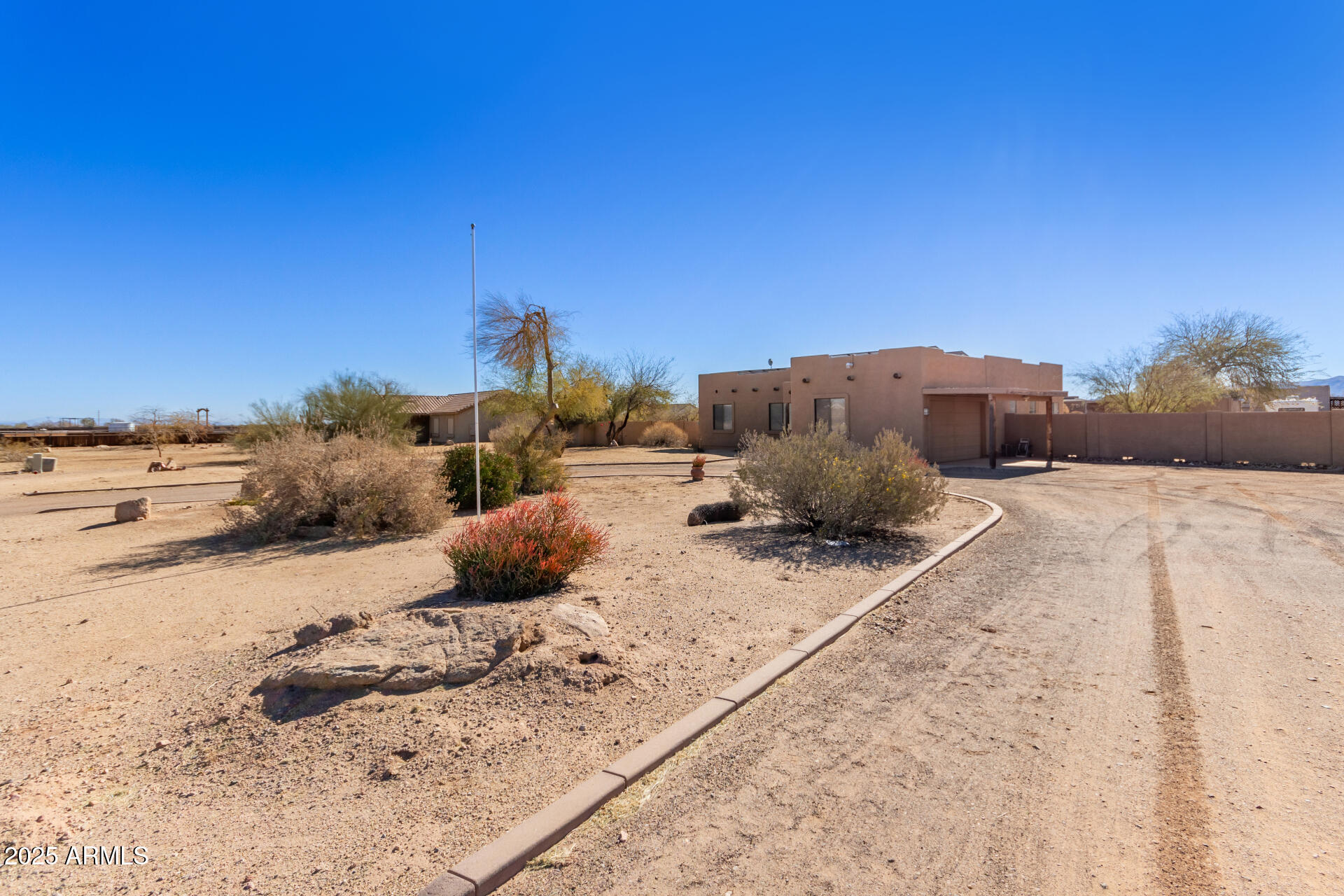 22213 West Patton Road Wittmann, AZ 85361 - Photo 5 of 38 Gallery Image 5