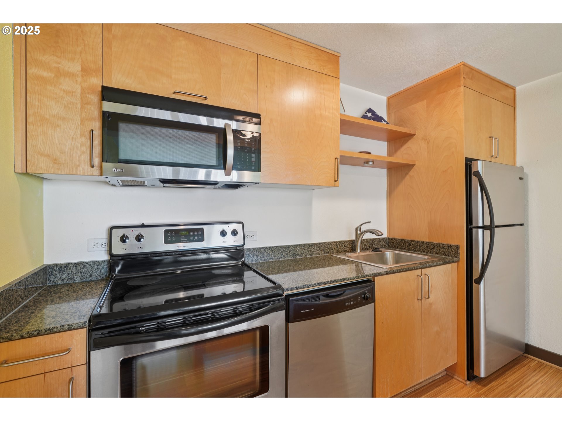 255 Southwest Harrison Street, Unit 12E Portland, OR 97201 - Photo 13 of 28 Gallery Image 13