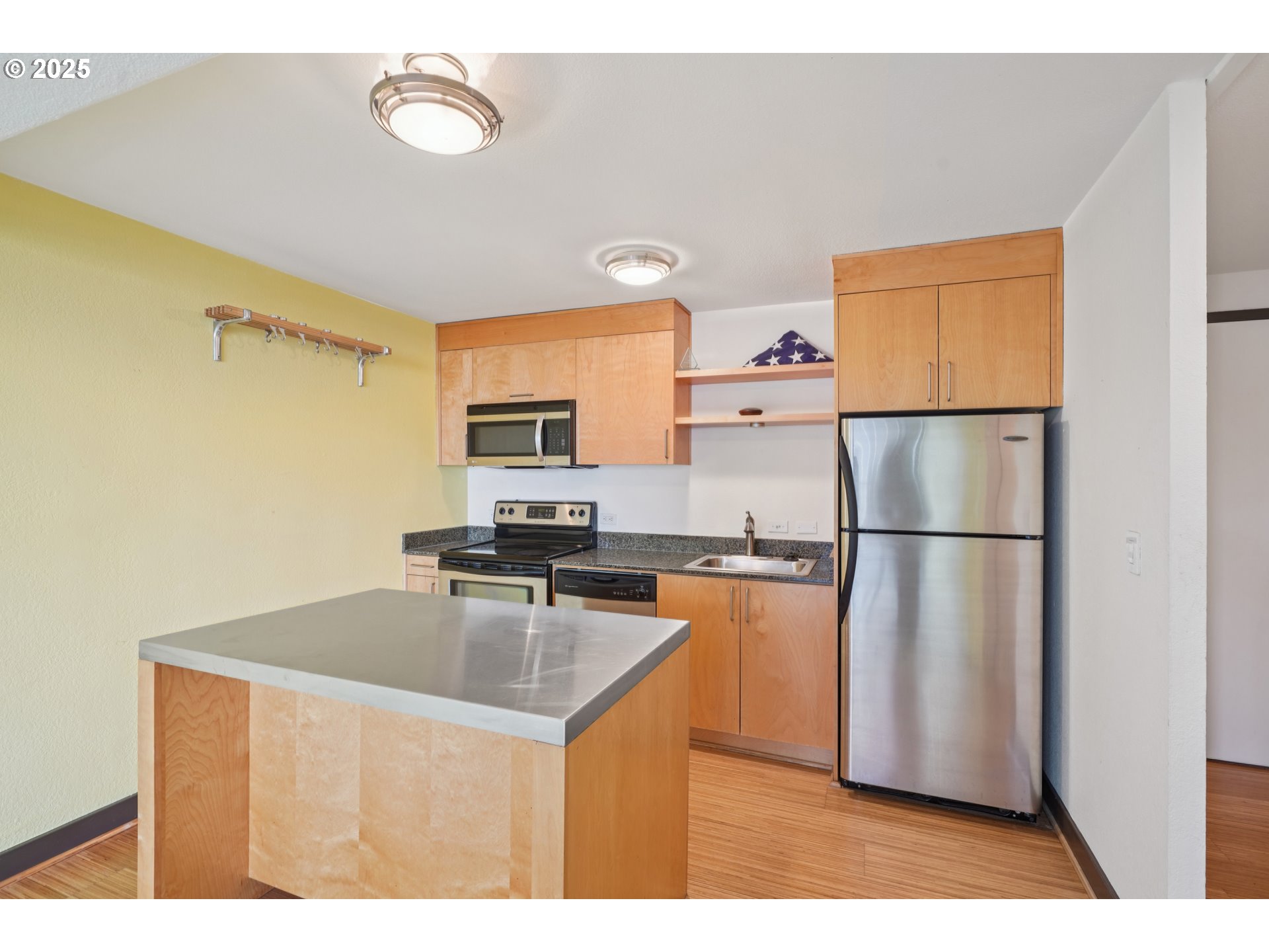 255 Southwest Harrison Street, Unit 12E Portland, OR 97201 - Photo 9 of 28 Gallery Image 9