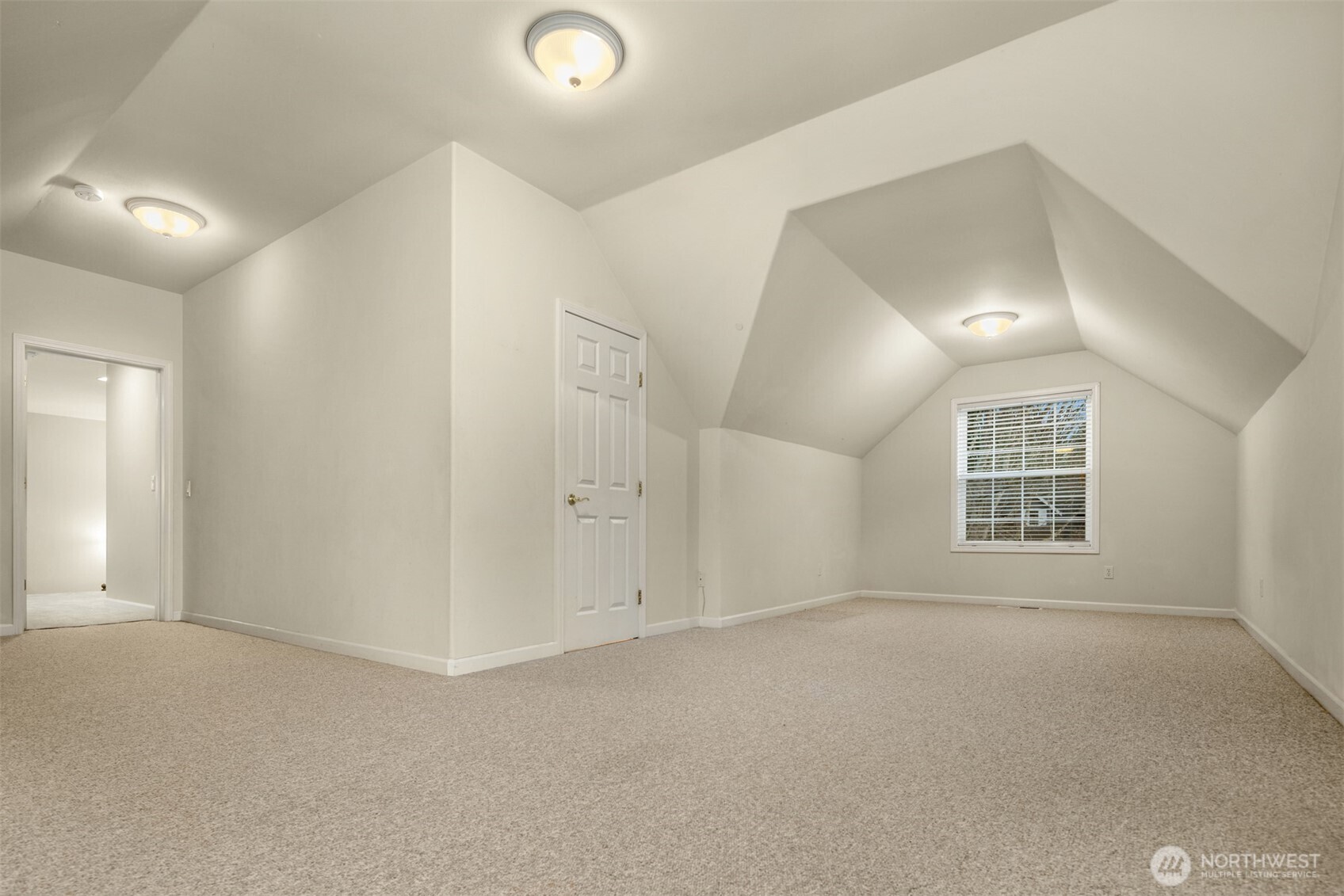 1402 Langara Circle Bellingham, WA 98229 - Photo 27 of 40 an empty room with windows