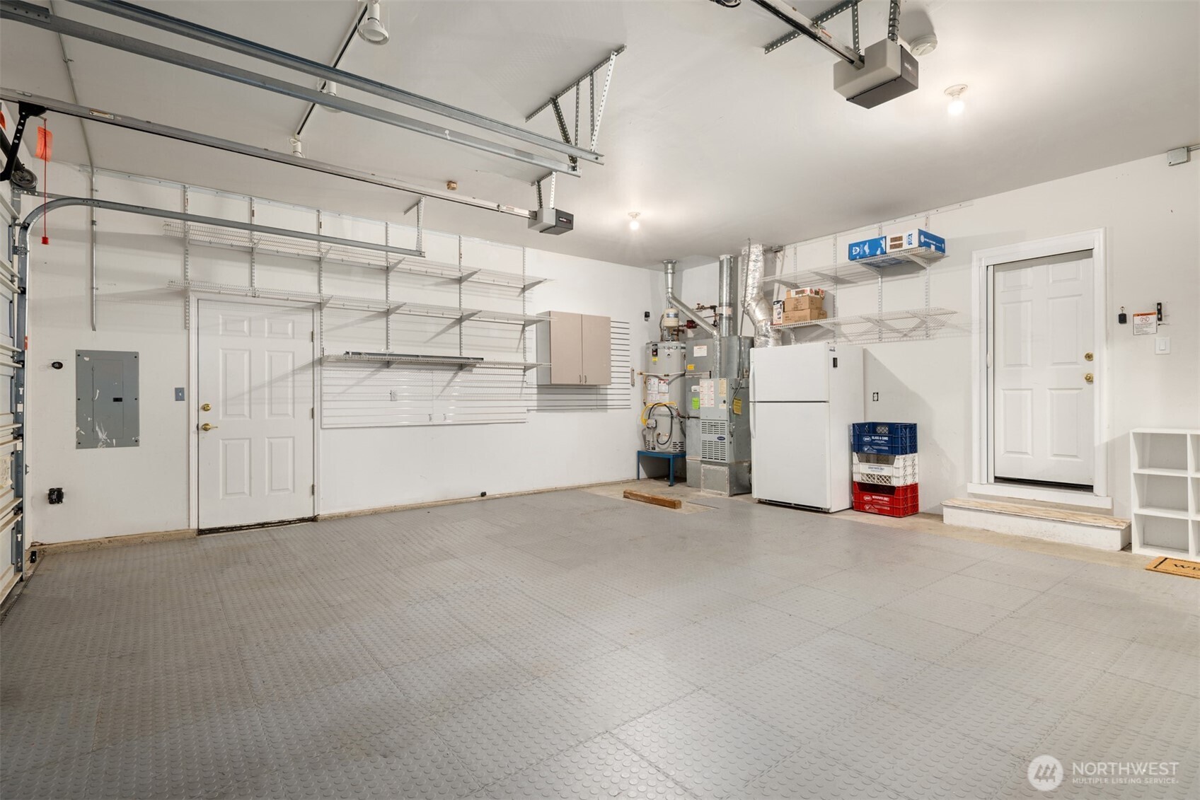 1402 Langara Circle Bellingham, WA 98229 - Photo 35 of 40 a view of a garage