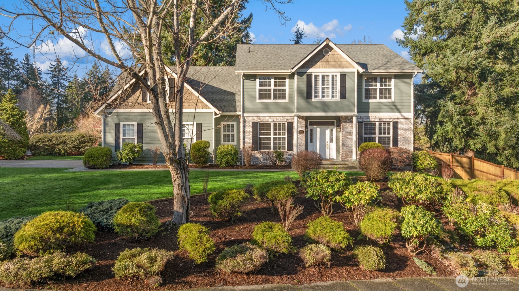 1402 Langara Circle Bellingham, WA 98229 - Photo 39 of 40 front view of a house with a yard