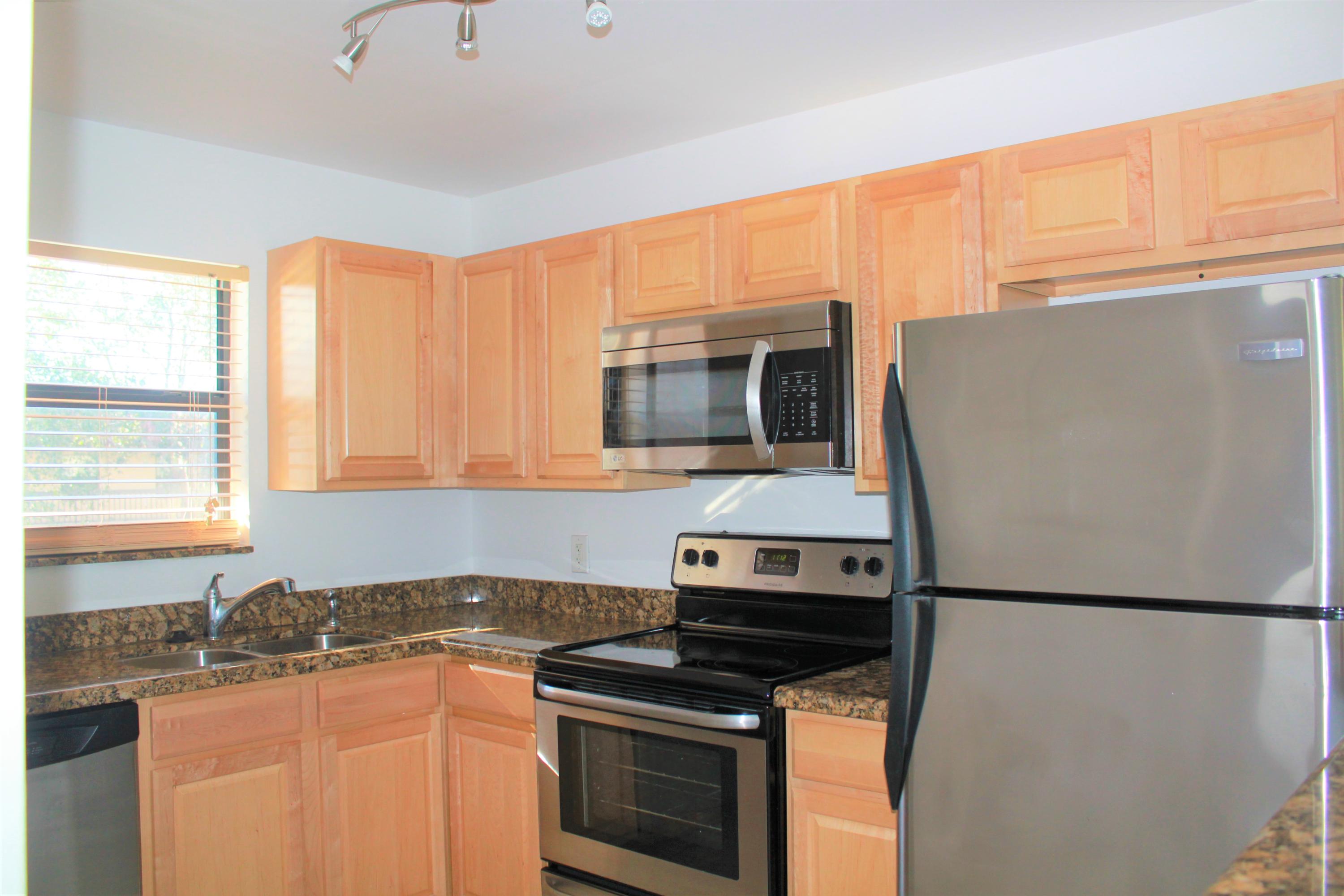 21900 Lake Forest Circle, Unit 206 Boca Raton, FL 33433 - Photo 5 of 14 KITCHEN