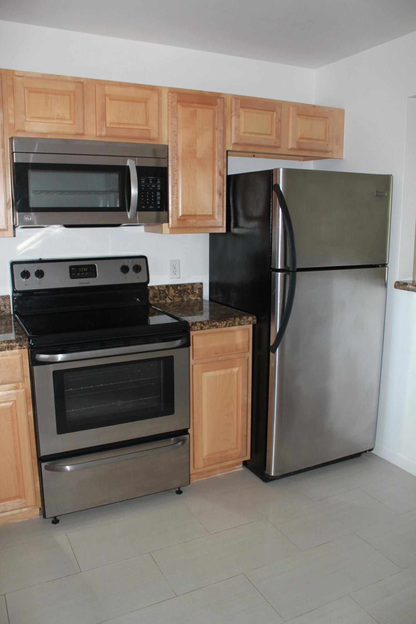 21900 Lake Forest Circle, Unit 206 Boca Raton, FL 33433 - Photo 6 of 14 KITCHEN