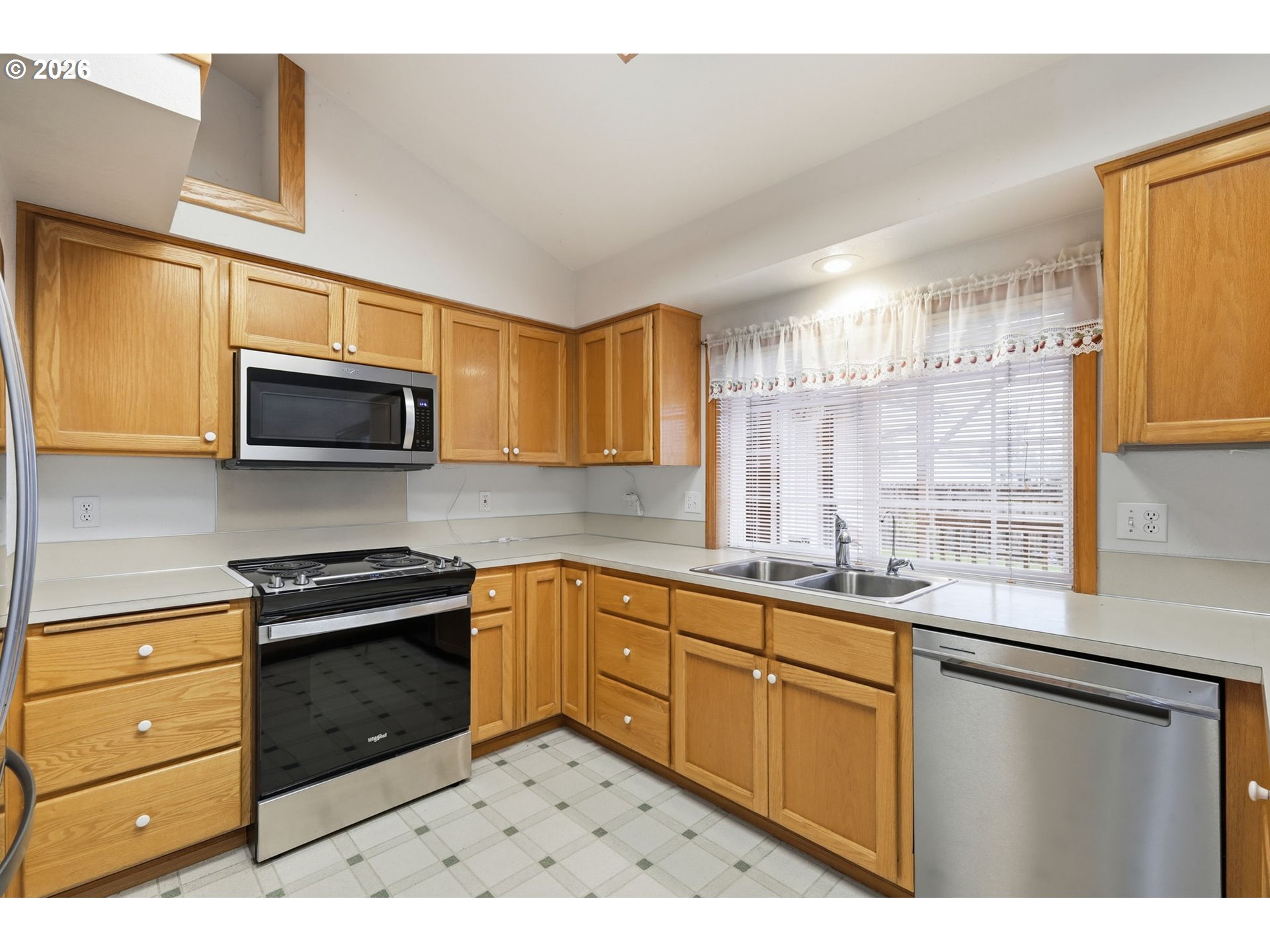 2337 Loch Drive Springfield, OR 97477 - Photo 7 of 35