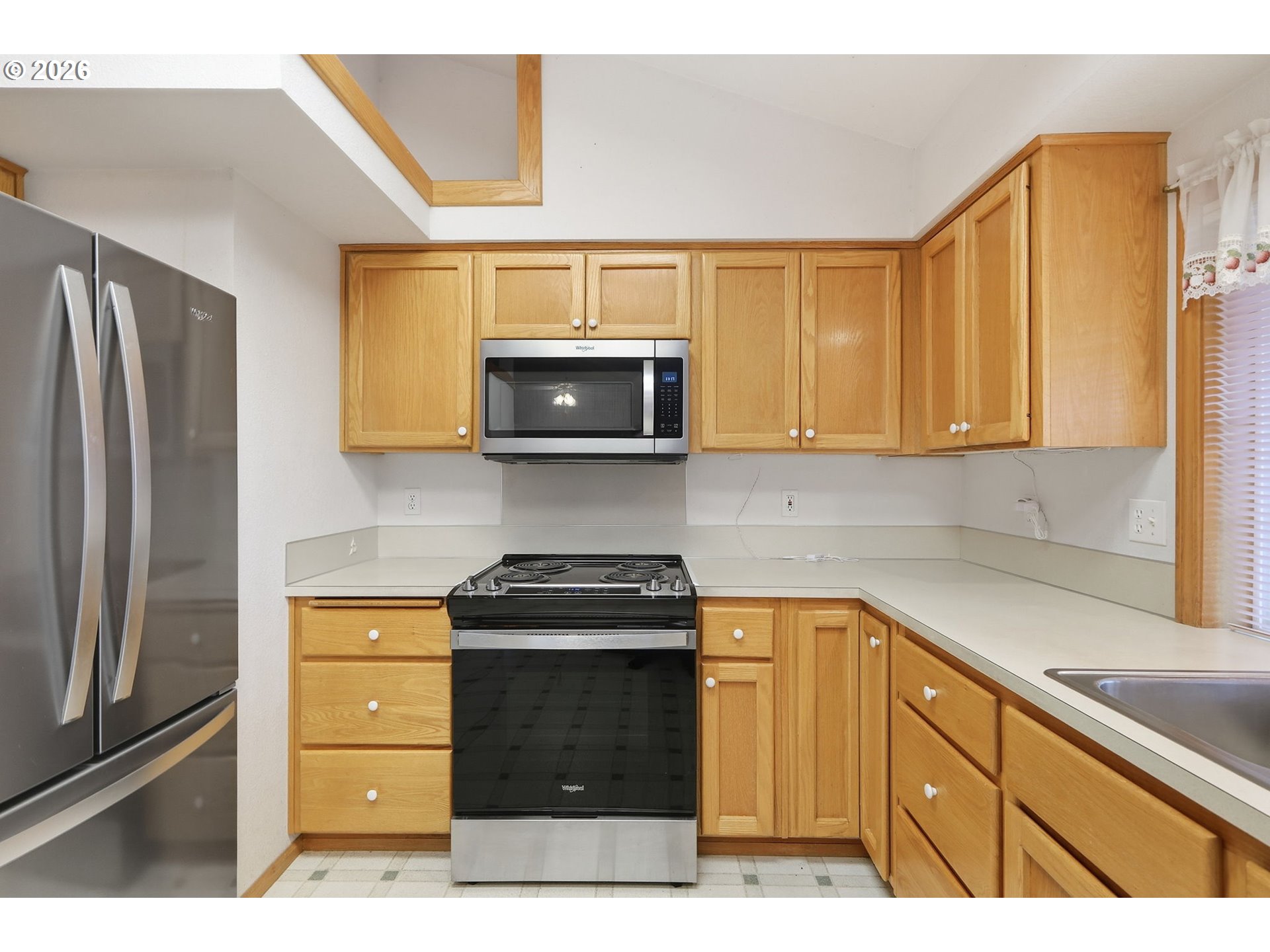 2337 Loch Drive Springfield, OR 97477 - Photo 9 of 35