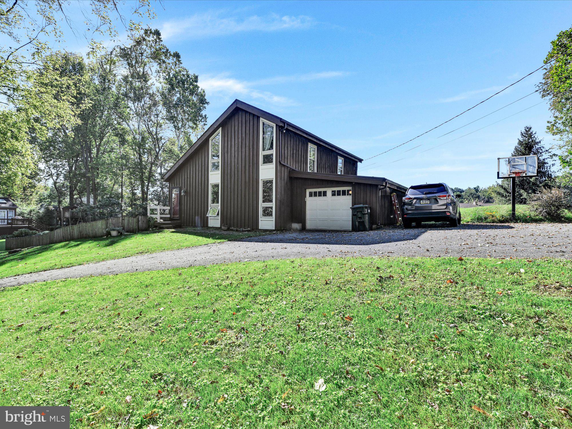 22 Cocalico Road Lititz, PA 17543 - Photo 1 of 32 Front