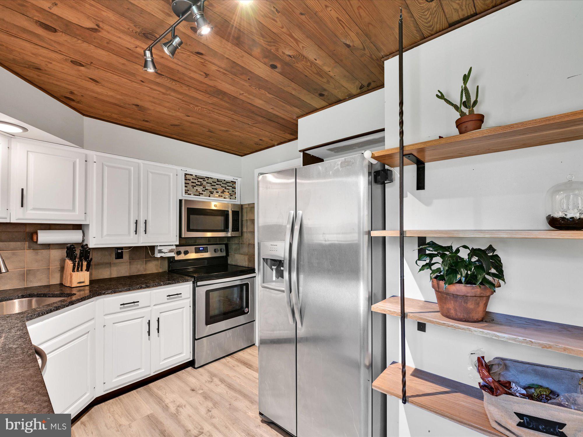 22 Cocalico Road Lititz, PA 17543 - Photo 11 of 32 Kitchen
