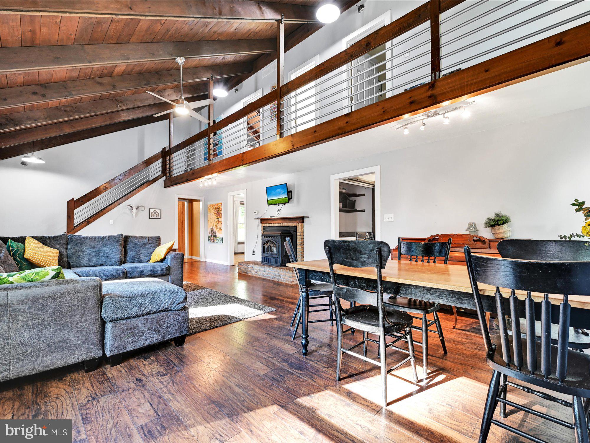 22 Cocalico Road Lititz, PA 17543 - Photo 4 of 32 Living Room/Dining