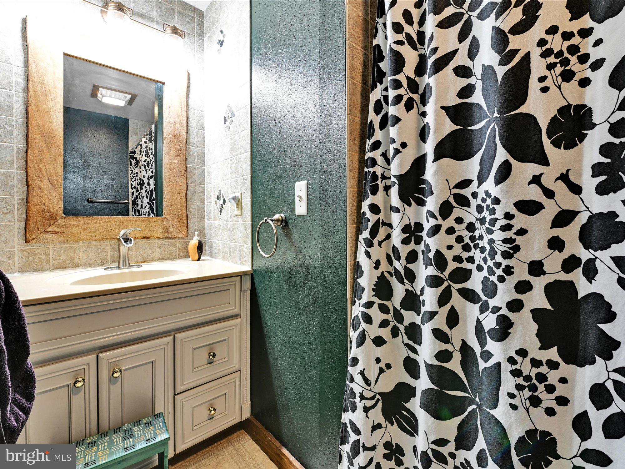 22 Cocalico Road Lititz, PA 17543 - Photo 8 of 32 Full Bath