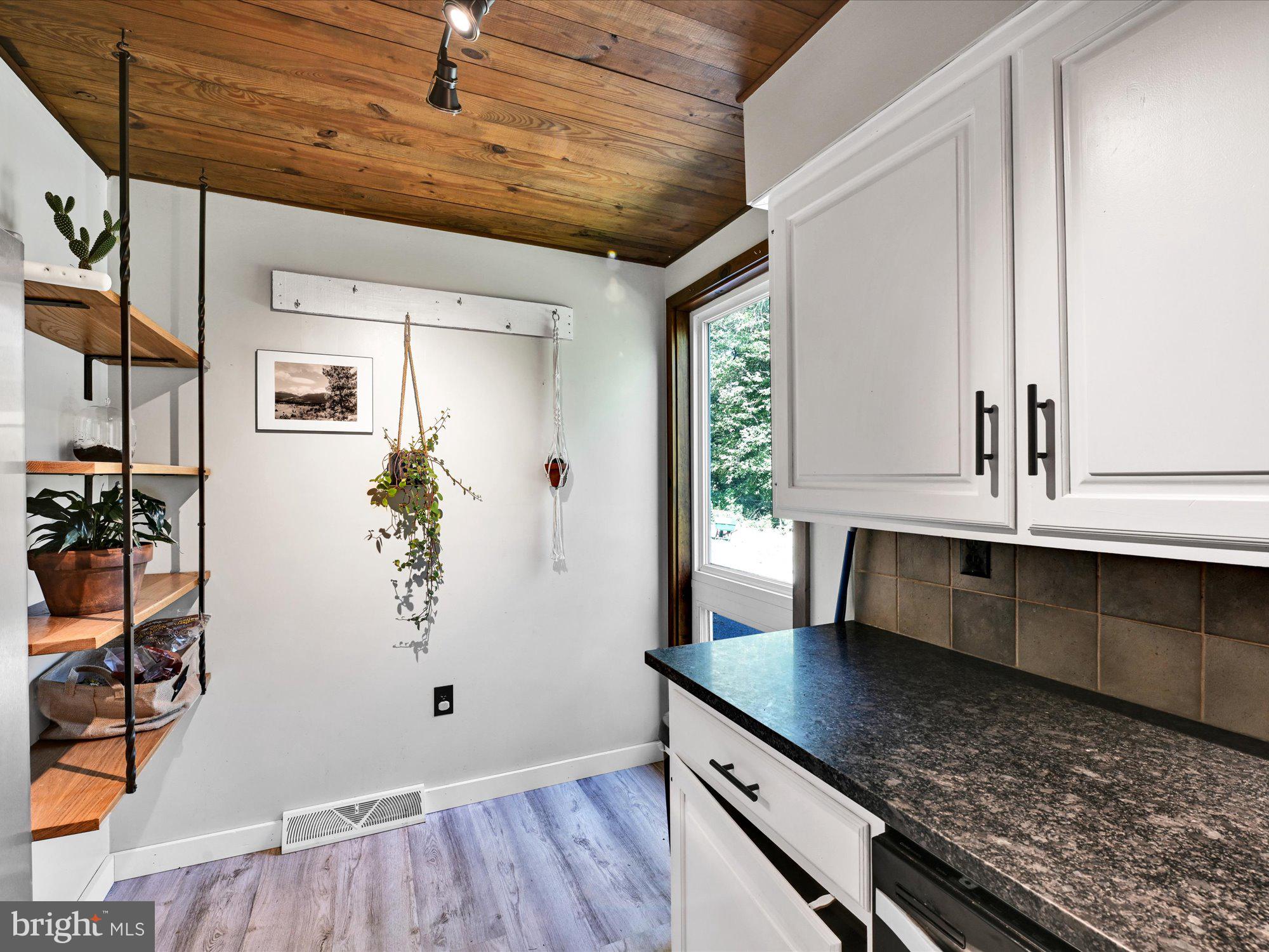 22 Cocalico Road Lititz, PA 17543 - Photo 10 of 32 Kitchen