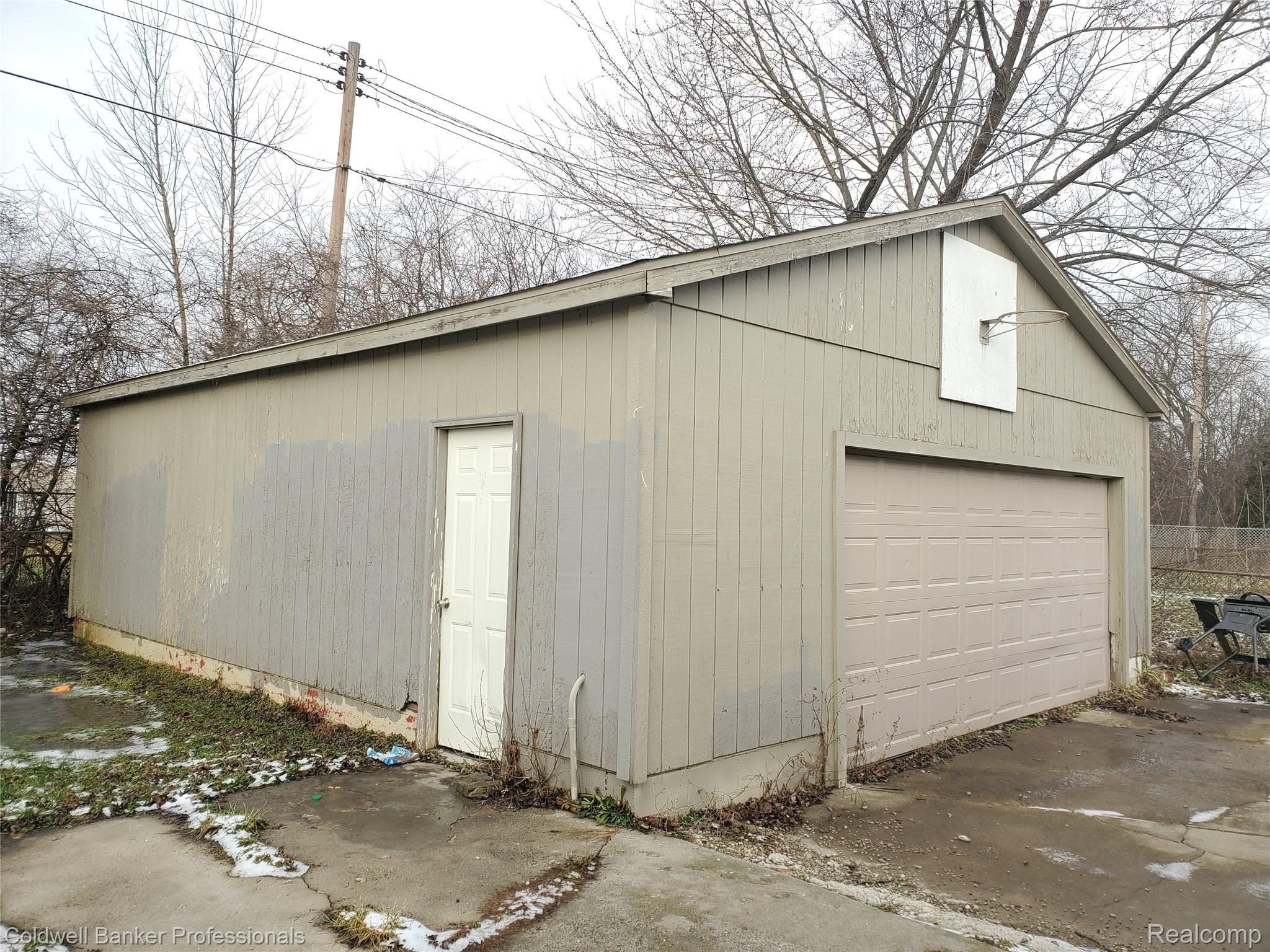 5391 Farmhill Road Flint, MI 48505 - Photo 9 of 9 20200115_100154.jpg