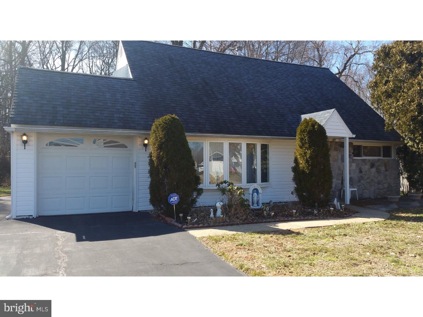 19 Long Loop Road Levittown, PA 19056 - Photo 1 of 25 Gallery Image 1
