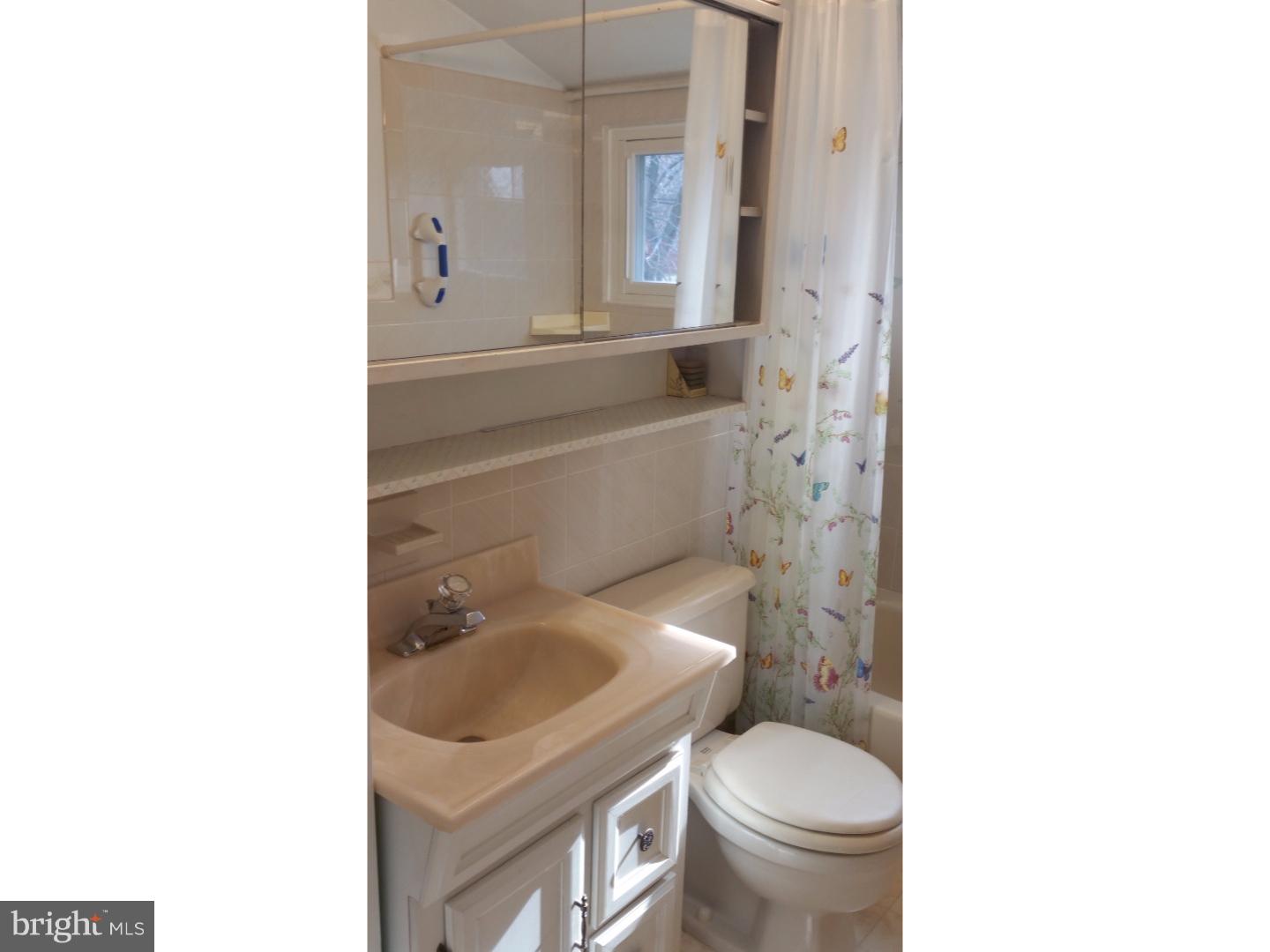 19 Long Loop Road Levittown, PA 19056 - Photo 14 of 25 Gallery Image 14