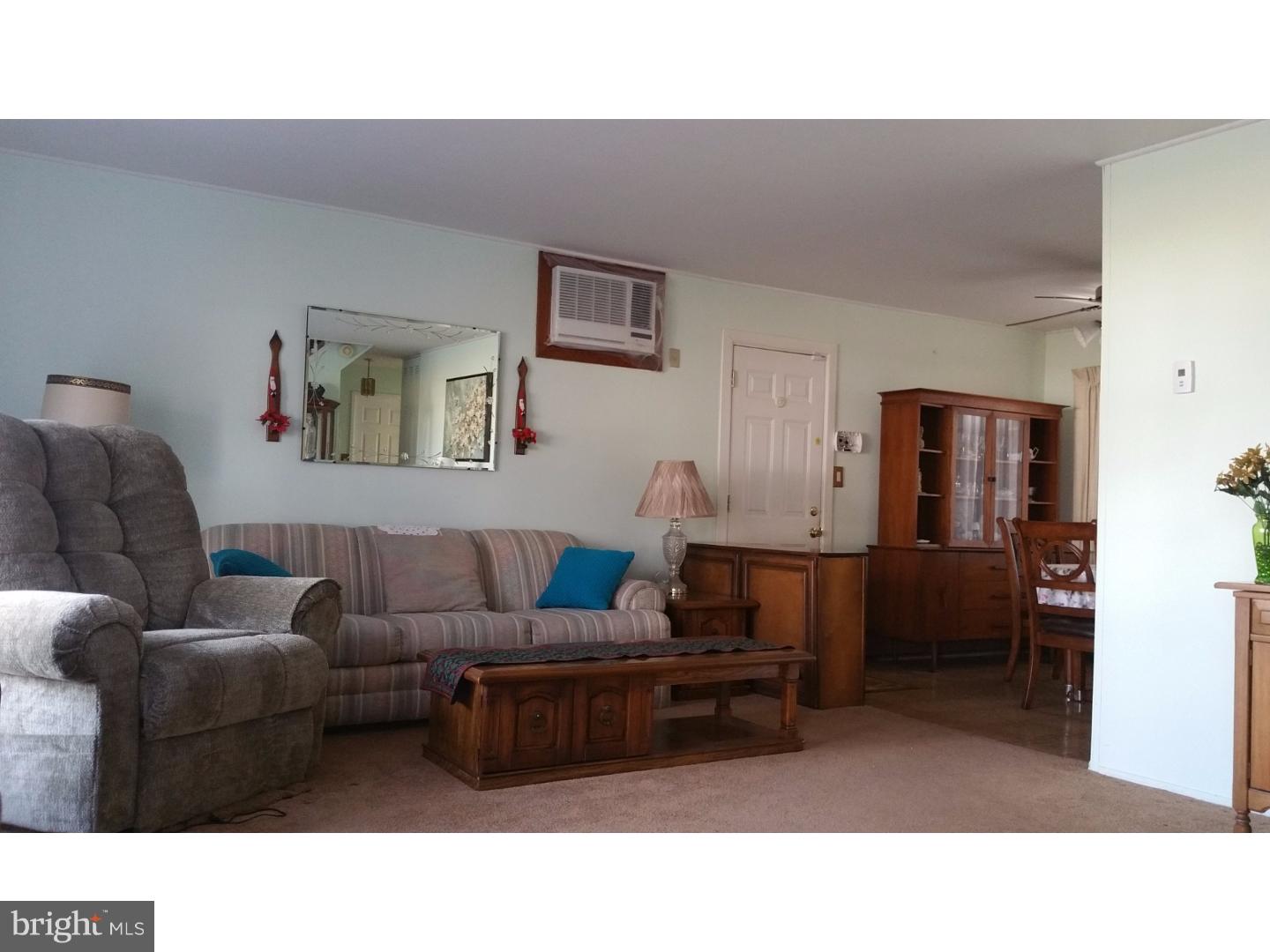 19 Long Loop Road Levittown, PA 19056 - Photo 4 of 25 Gallery Image 4